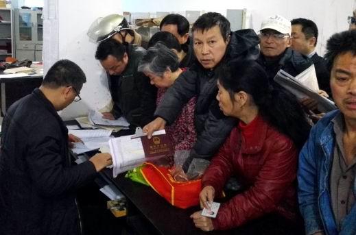 阳光家园经济适用房产权证集中治理及统一发放事情顺遂开展